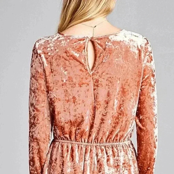 🆕Velzera Bell Sleeve Velvet Lace-Up Romper🆕 - Picture 3 of 13